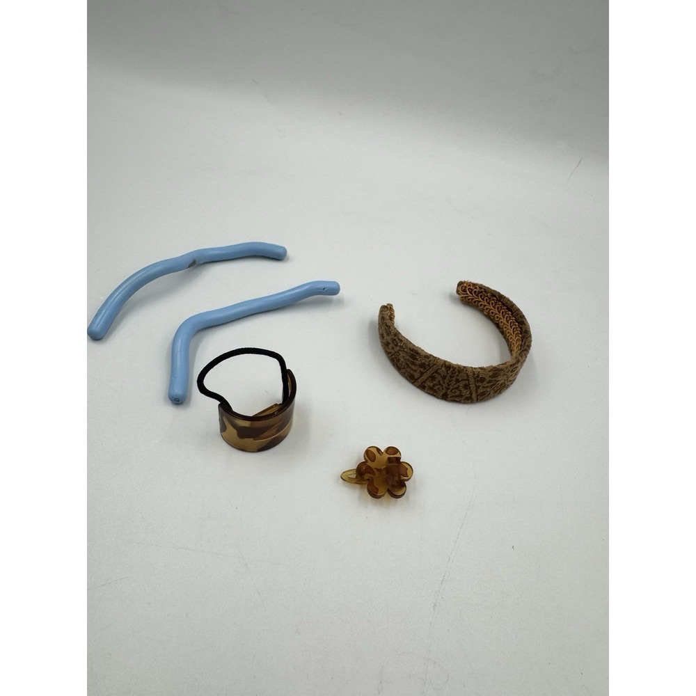 Mattel 2004 - Teen Trends Courtney - Original Hair Acessories Lot NO DOLL